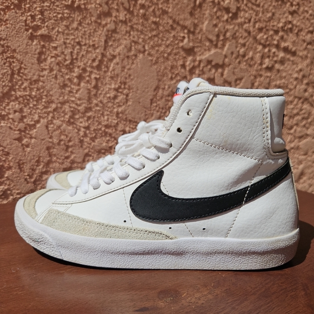 Nike Blazer Mid "77 White High-Top Sneakers with Black Swoosh Lace-Up Size 5Y